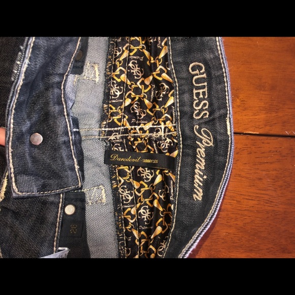 Guess Premium Daredevil Fit, Low-Rise, Size 26 - Picture 3 of 3